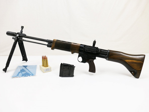Wehrmacht paratrooper rifle FG42 type 2 cal. 8x57 from SHOEI (model weapon)