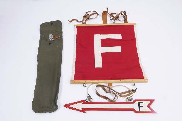 #20 Type Wehrmacht radio telecommunication arrow marking telecommunication flag radio flag