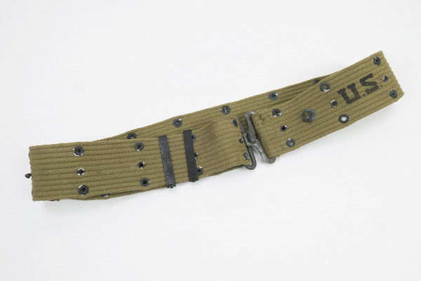 Original M-1936 US Army WW2 Pistol Belt Hole Coupler YALE 1943