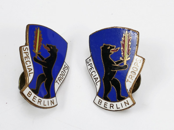 1x PAIR US Military SPECIAL TROOPS BERLIN Brigade Pin Clutchback Crest Medal Badge Badge