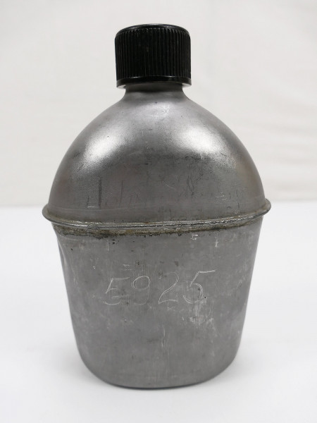 Original US Army WW2 canteen GP.&F. CO 1943 steel personalized John Stevens 5925
