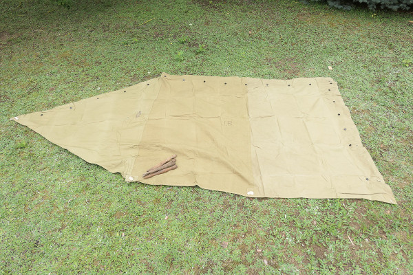 #4 US tent canvas shelter tent half 1942 + 5x wooden stakes