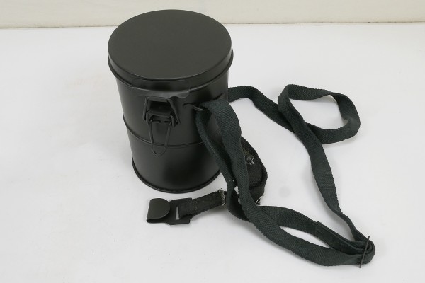 Wehrmacht Reichswehr gas mask tin can for gas mask with strapping