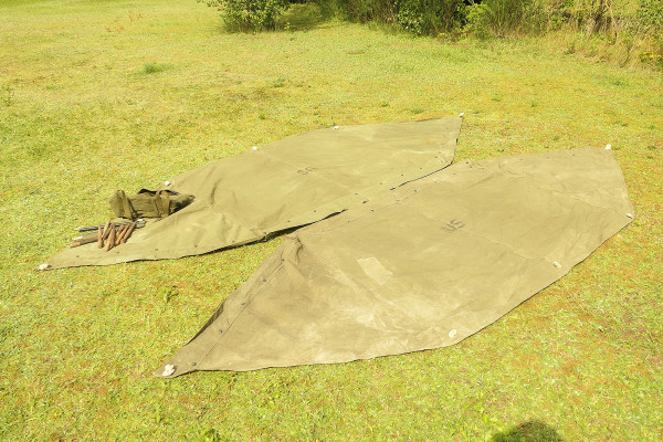 #9 TYPE US WW2 tent 2x canvas shelter tent half + poles and wooden stakes - two-man tent