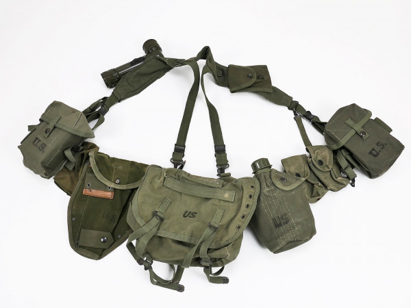 Type M-1956 webbing US Army Vietnam assault pack - Pistol Belt Buttpack Suspenders canteen