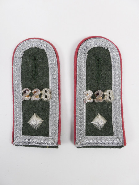 Feldwebel epaulettes Panzerjäger 228 with metal overlays type M40 for field blouse
