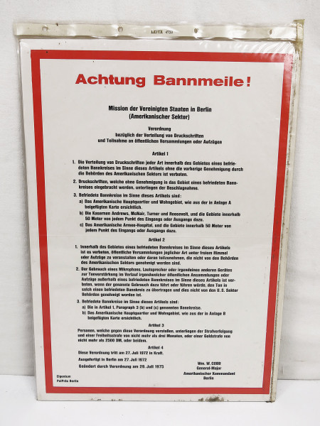 Sign ACHTUNG BANNMEILE US Streikräfte Berlin Amerikanischer Sektor Kommandant 1975