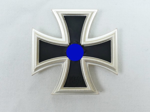 Wehrmacht Iron Cross 1939 EK1 on pin manufacturer "65"