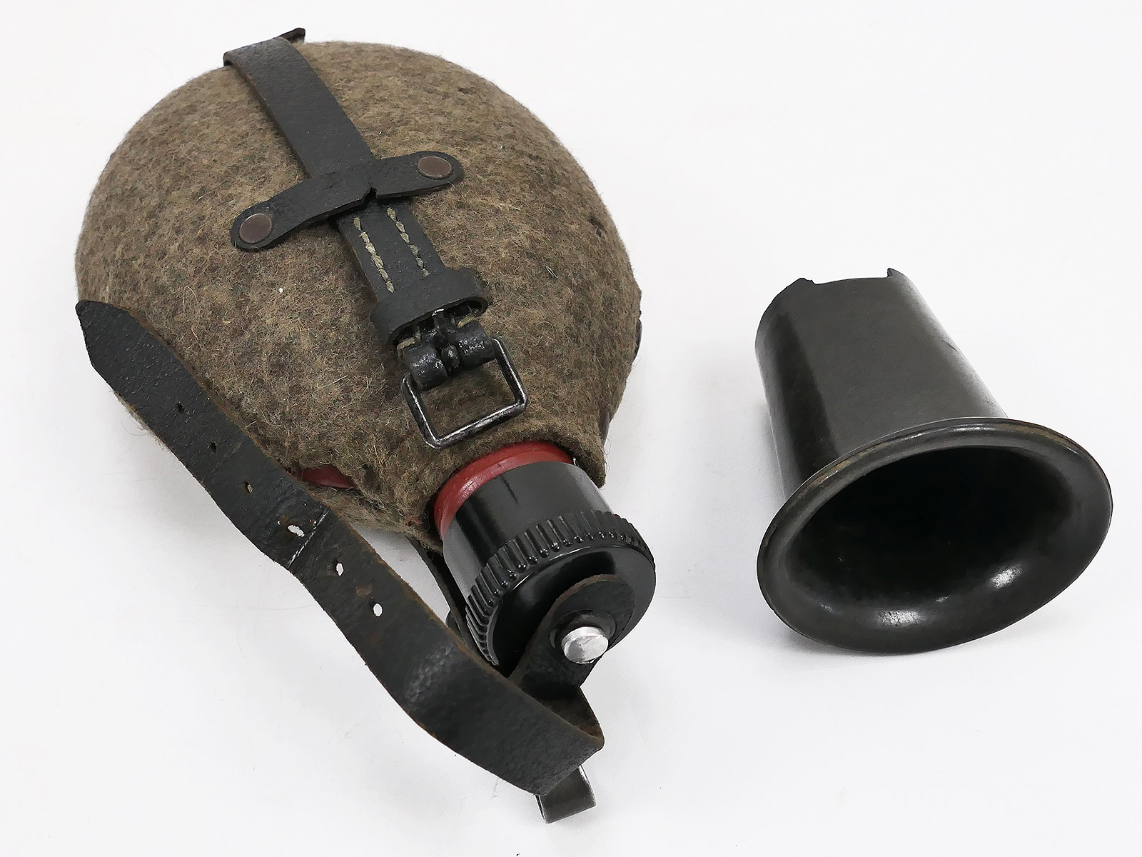 Wehrmacht water bottle steel red lacquered late version from collection ...