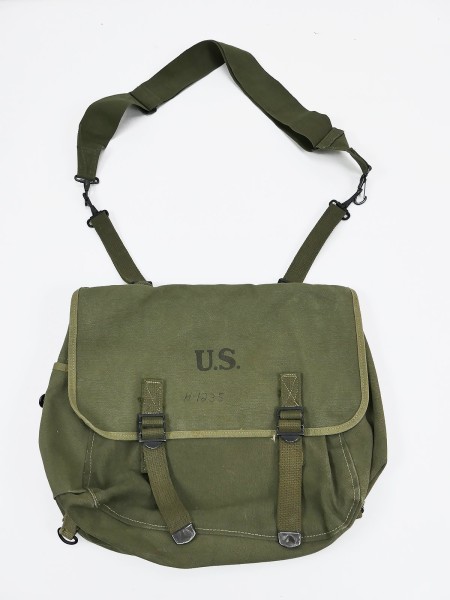 Original US Army M-1936 Musette Bag combat bag 1944 with carrying strap
