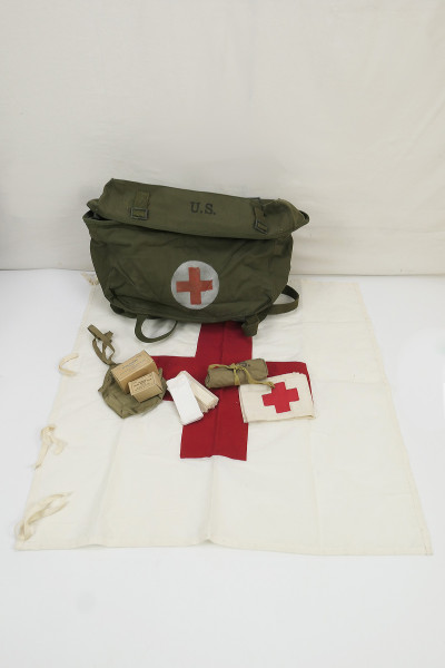 #3 US Pack Field Cargo M-1945 Medic bag with contents dressing kit Red Cross Red Cross