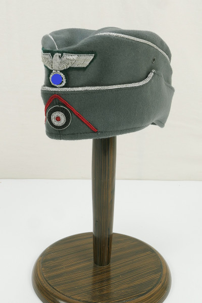 Wehrmacht officer's shuttle artillery with cap eagle and cockade size 58