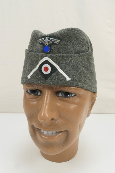 Wehrmacht M38 infantry shuttle with effects M36 cap eagle and cockade size 58