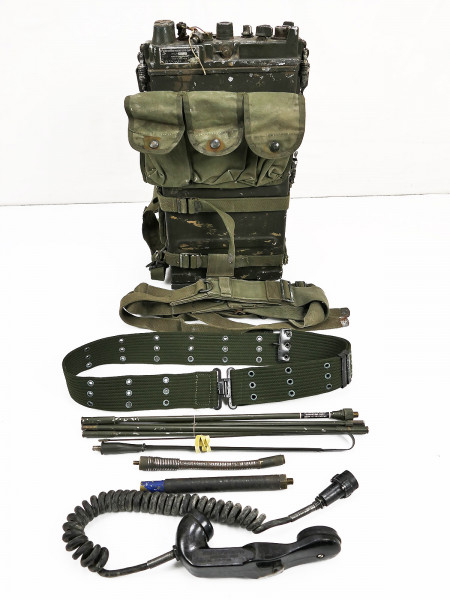 US ARMY RADIO DEVICE VIETNAM RADIO RECEIVER PRC-10 with accessories Antenna JEEP