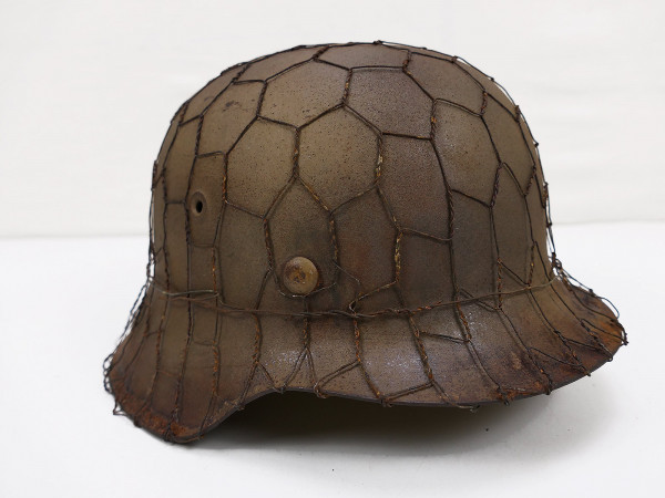 Wehrmacht steel helmet M42 HÜHNERDRAHT with helmet lining size 56 from museum