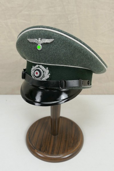 Wehrmacht Army visor cap of an officer of the infantry size 59