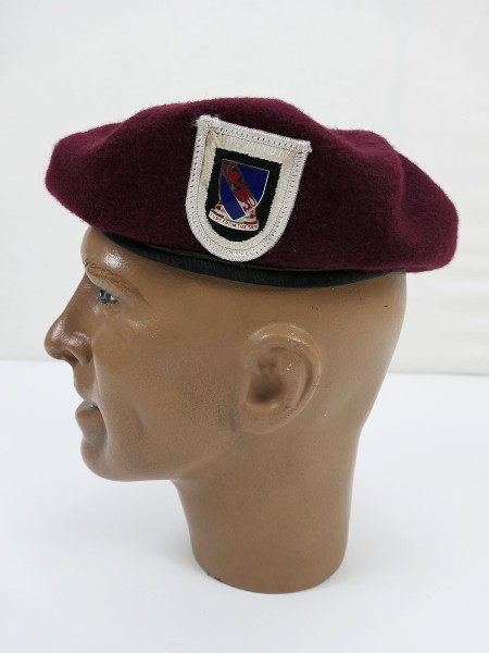 US Army Beret size 55 beret with badge
