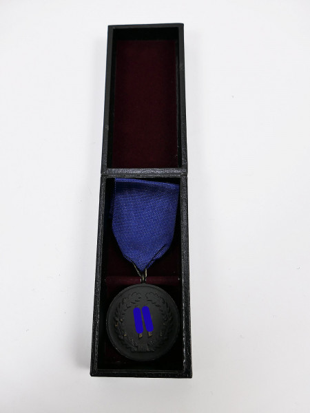 SS service award for 4 years of loyal service in the SS in award case