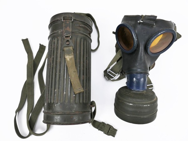 Wehrmacht original gasmask bmw44 + filter FE41 in nice gasmask box with part strapping