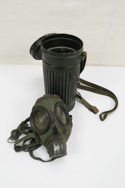 Wehrmacht original gas mask A2b with strapping in gas mask box