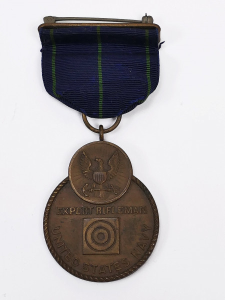 US Navy Expert Rifleman Medal / Medal on ribbon Vietnam late 1960s