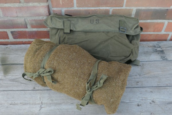 Original US Luggage - Combat Bag Pack Field Cargo M-1945 with WW2 US Sleeping Bag 1944 Wool